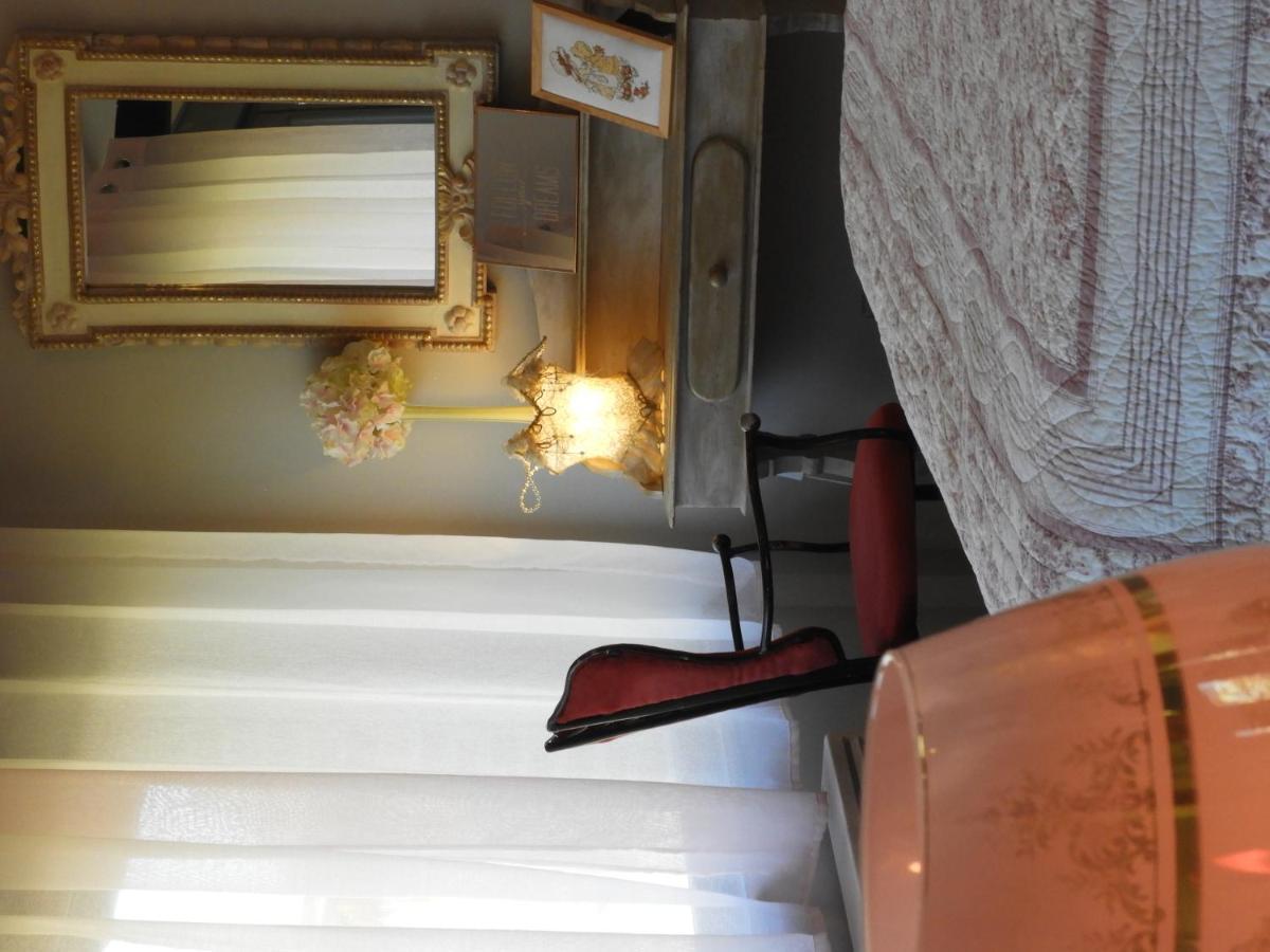 Bed and Breakfast L'Ecrin Du Val De Sambre Мобёж Экстерьер фото